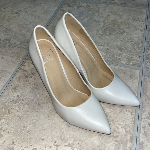 Heels - Picture 4 of 4